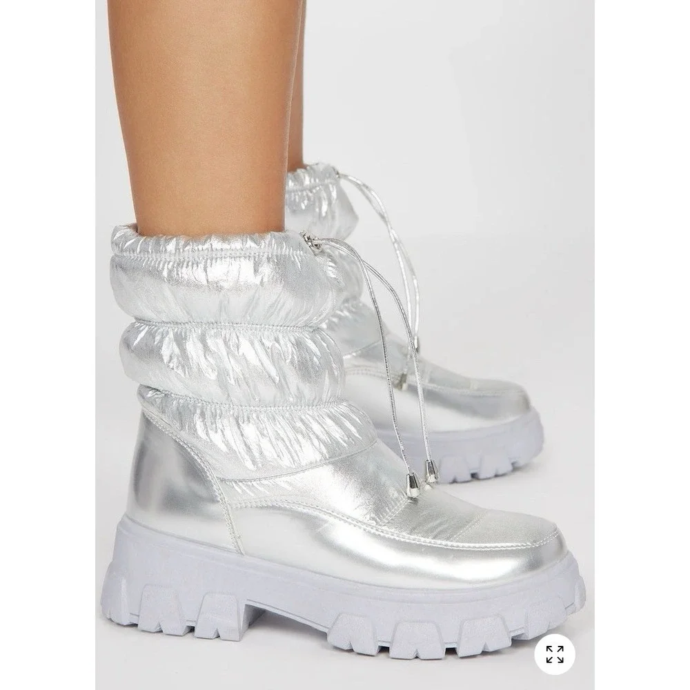 Fashion Nova Metallic Silver Snow Puffer Chunky Moon Boots Sz 7.5